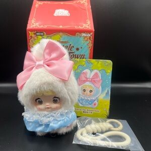 Nommi Fairytale Town Hop in the Rabbit Hole